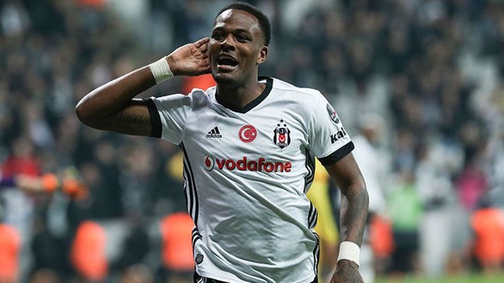 Larin boş durmuyor