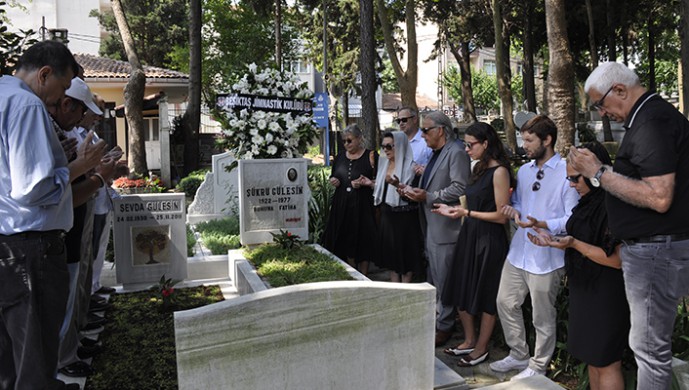 Şükrü Gülesin kabri başında anıldı