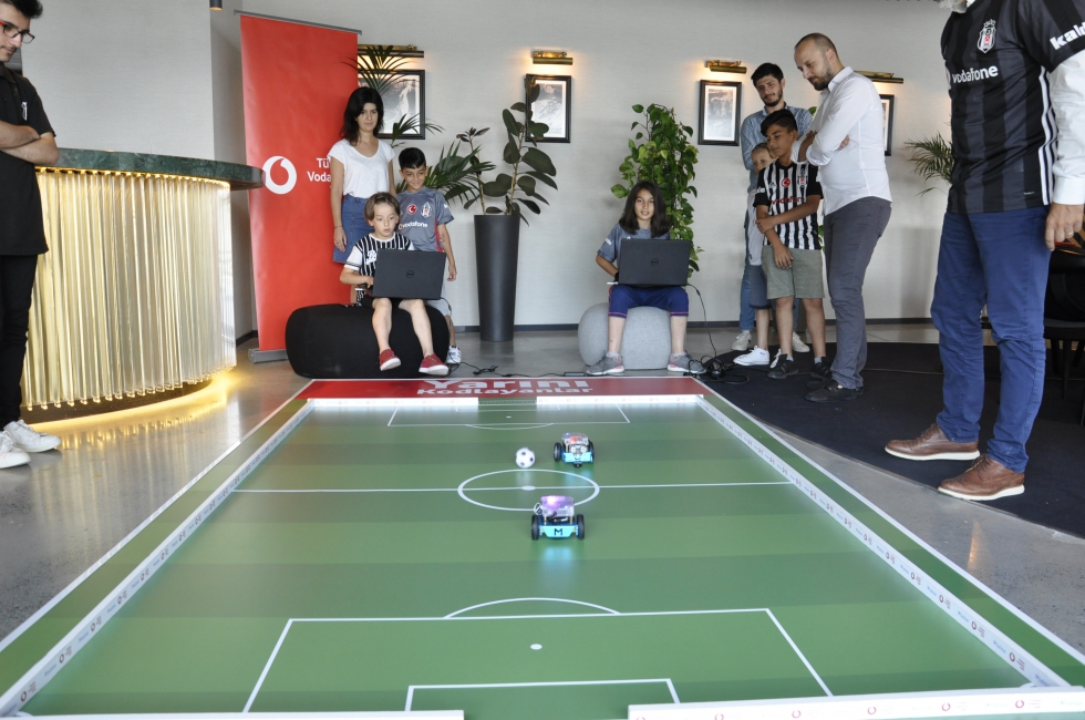 Geleceğin KaraKartalları büyük final öncesi kodlama eğitimi aldı