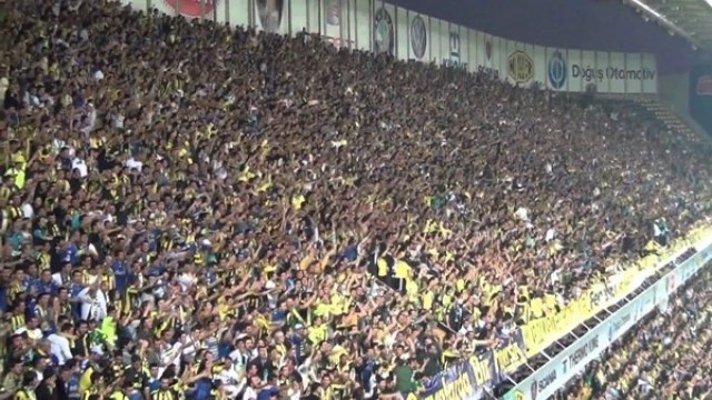 Kadıköy'de Beşiktaş'a küfür