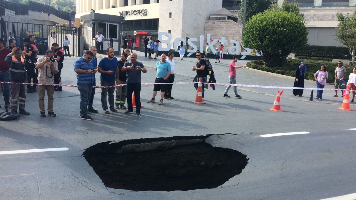 Dolmabahçe'de çöken yolla ilgili ilk açıklama geldi! İşte detaylar...