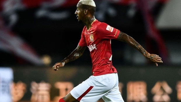 Anderson Talisca gollerine devam ediyor