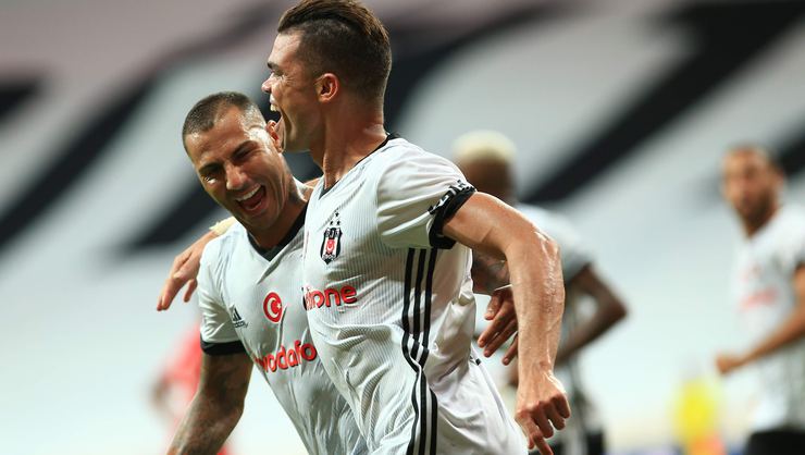 Pepe ve Quaresma Beşiktaş'tan ayrılmak istemiyor!
