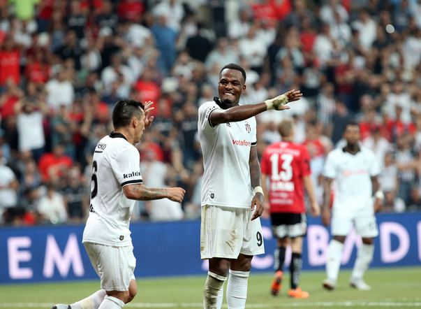 Ali Ece: "Medel örnek profesyonel. Ne görev verilirse son nefesine kadar savaşıyor."