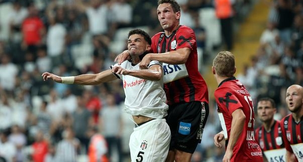 "Necip çabukluğu ve müdahaleleri ile Pepe’nin yanına çok yakıştı."