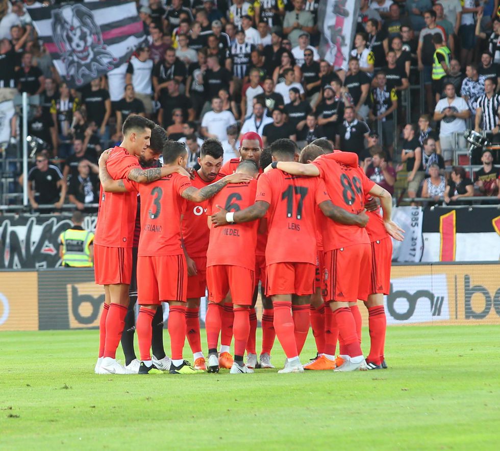 Ali Ece: "Çal kemancı!"