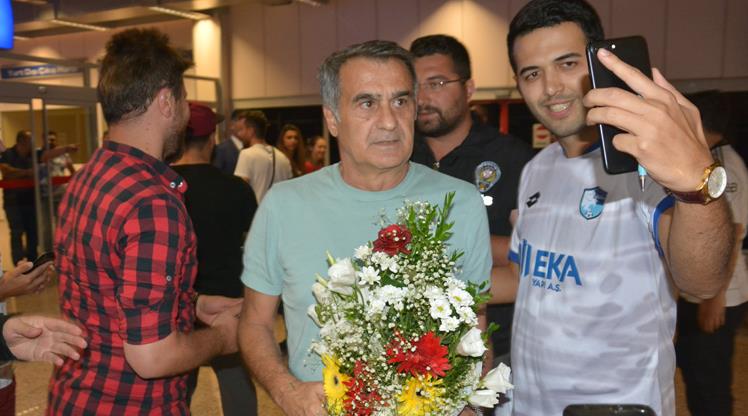Beşiktaş'a çiçekli karşılama