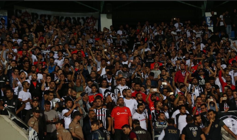 Beşiktaş taraftarı takımını yalnız bırakmadı!