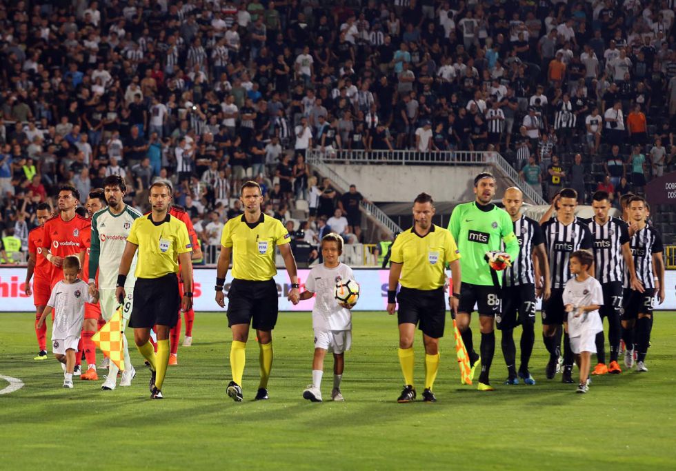 Partizan taraftarından ırkçı tezahüratlar