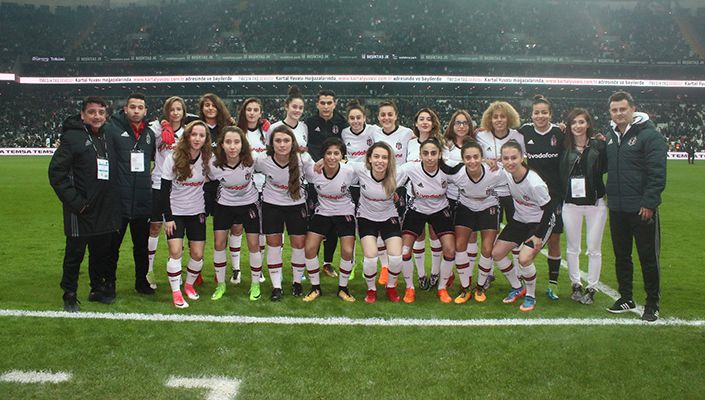 Beşiktaş Kadın Futbol Takımı oyuncularına milli davet