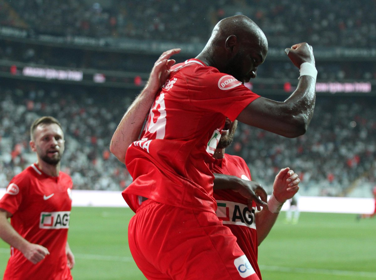 Doukara: "Çok büyük bir takımı yendik"
