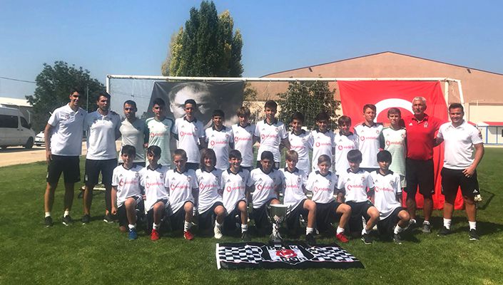 Beşiktaş U-13 Takımı Eskişehir Zafer Kupası’nda namağlup şampiyon oldu