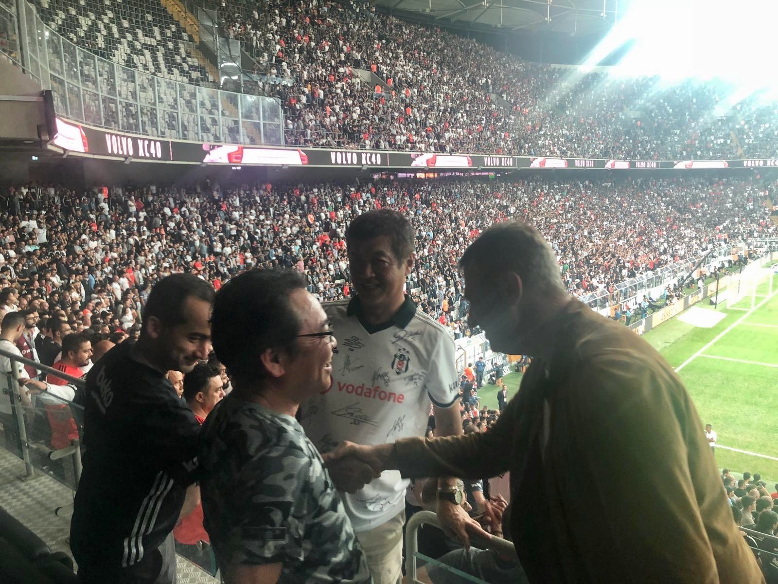 Beşiktaş'ın yeni sponsoru Mainichi'nin yetkilileri Vodafone Park'ta