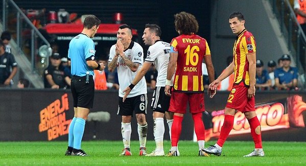 Malatyaspor'un teknik direktörü: "Medel'in kırmızı kartı doğru değildi"