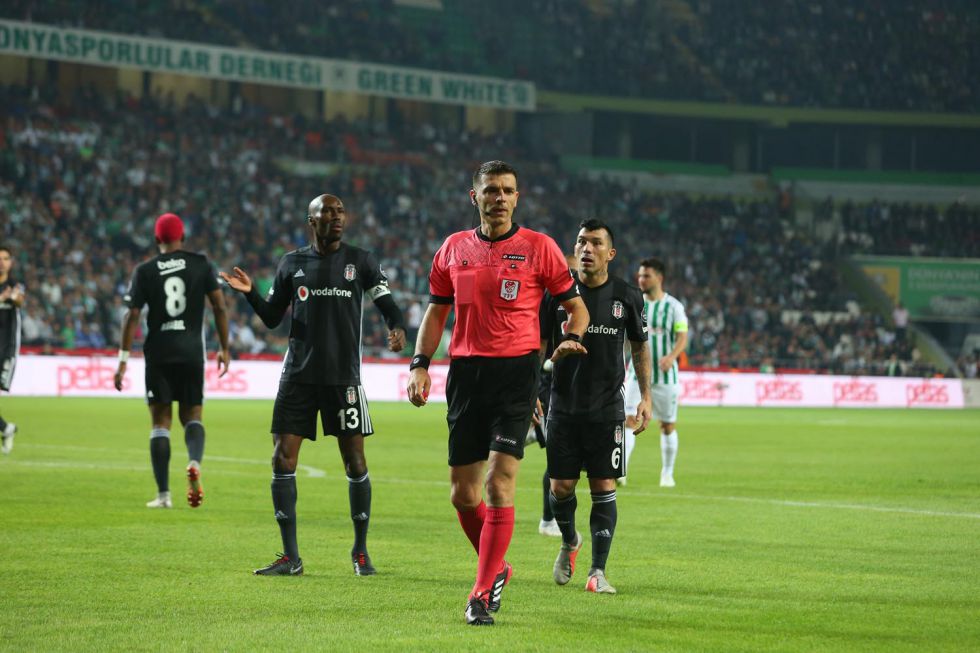Konyaspor - Beşiktaş maçında kart rekoru! İşte yağmur gibi yağan kartlar...