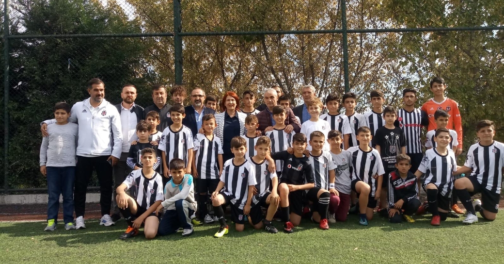 Konyaspor Teknik Direktörü Rıza Çalımbay'dan Beşiktaş Futbol Okuluna ziyaret