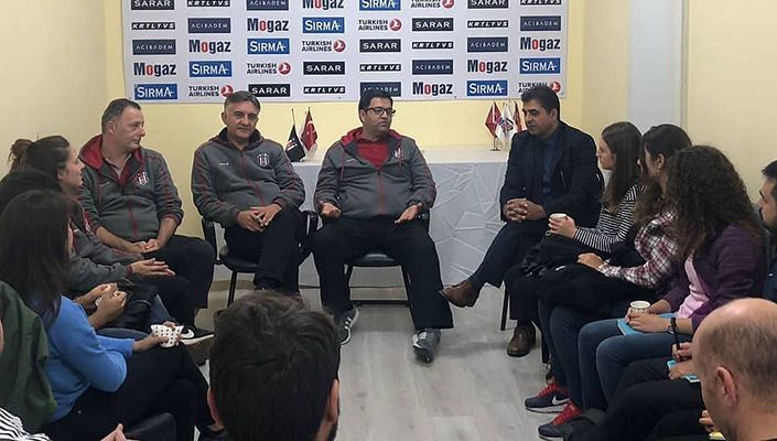 Süleyman Seba Spor Salonu’nda Spor Psikolojisi ve Antrenörlük Söyleşisi düzenlendi.