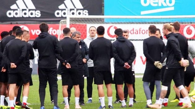 Şenol Güneş'ten öğrencilerine uyarı: "Taraftarlar ile kesinlikle olumsuz diyaloğa girmeyin"