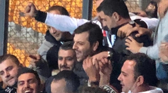 Beşiktaşlı yönetici deplasman tribününde!