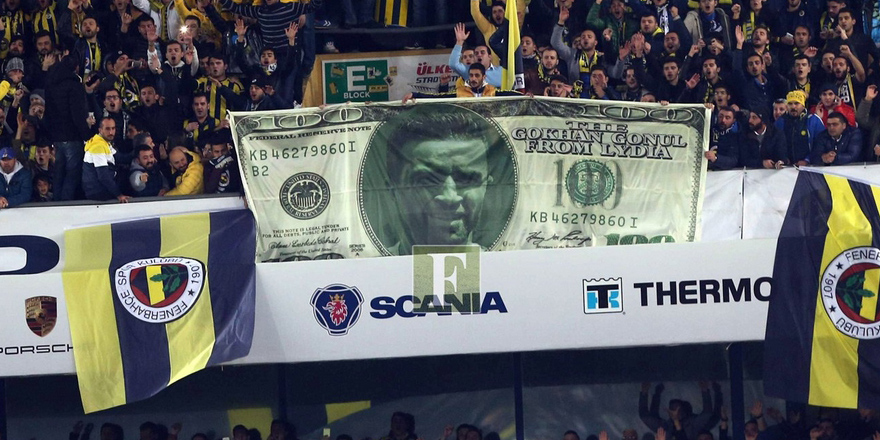 Kadıköy'de dev ''Dolar'' pankartı