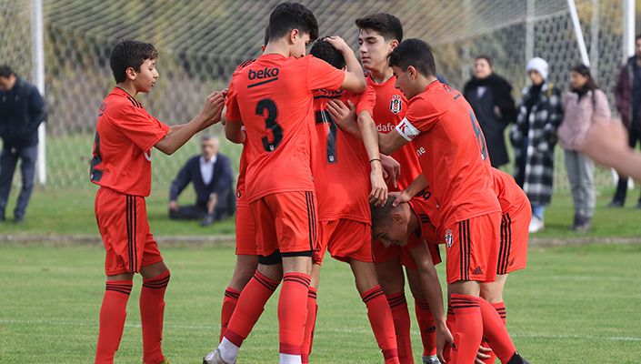 Beşiktaş U-14 takımı, Bursaspor'u 2-0'la geçti