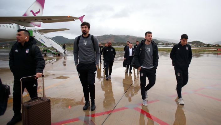 Beşiktaş'ı taşıyan uçakta korkulu yolculuk