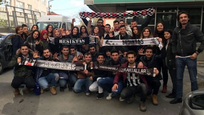 Engellilere atkı hediye edildi