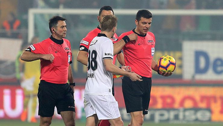 Akhisar-Beşiktaş maçındaki kartlar geçerli