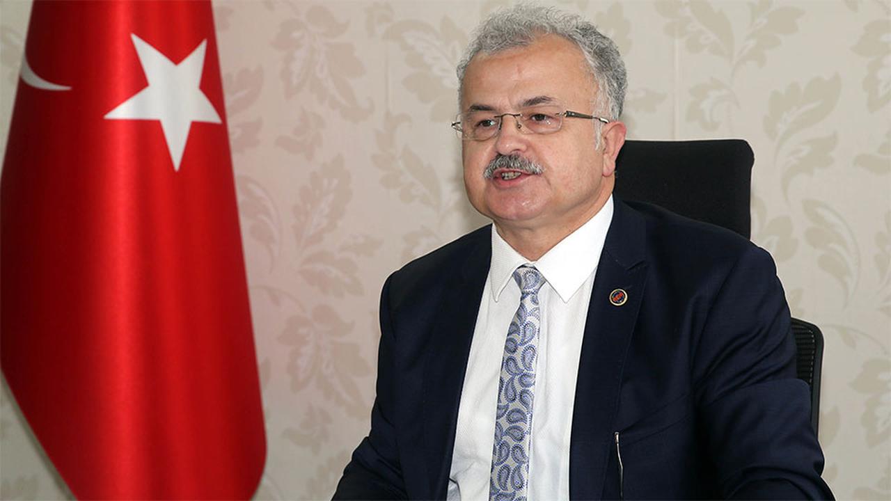 Rize'nin eski Belediye Başkanı Kasap'tan İzmir Marşı okuyan Beşiktaş taraftarına tepki!