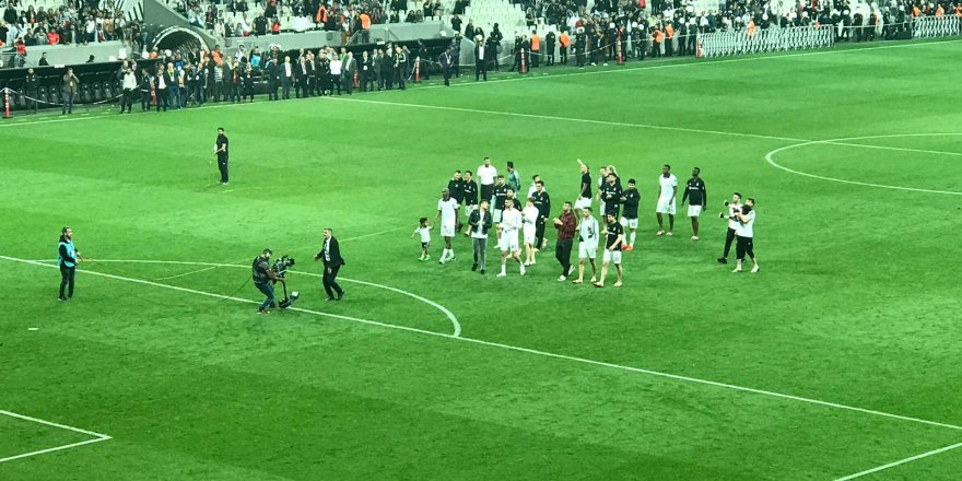 Maç sonu Şenol Güneş'e sevgi seli! Vodafone Park'ta veda üçlüsü... (VİDEO)