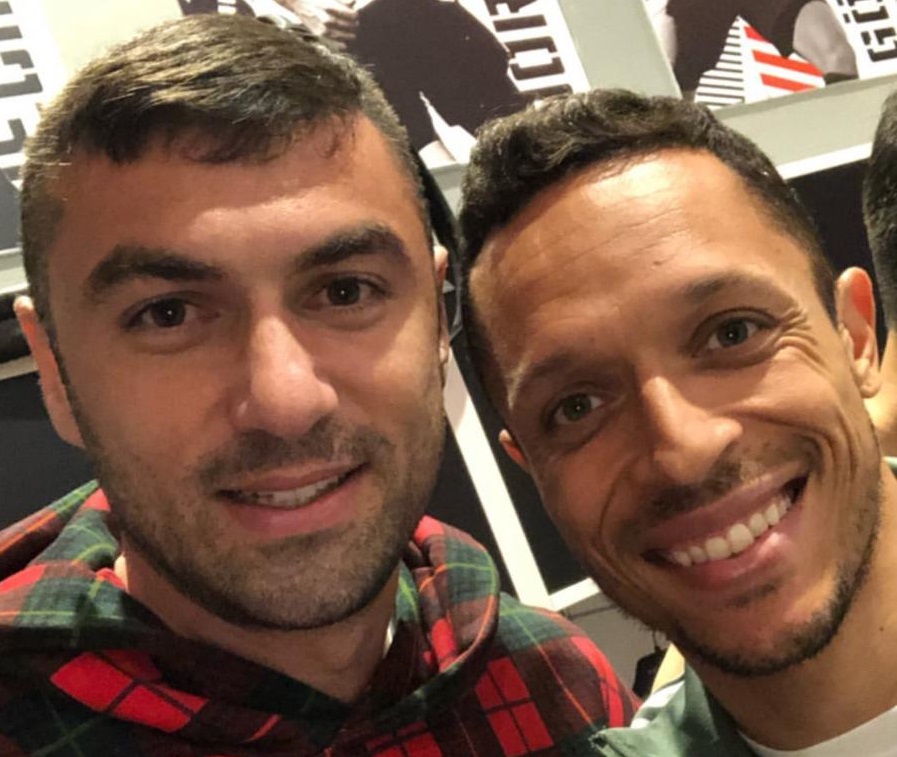 Adriano veda ediyor! Burak Yılmaz’dan teşekkür