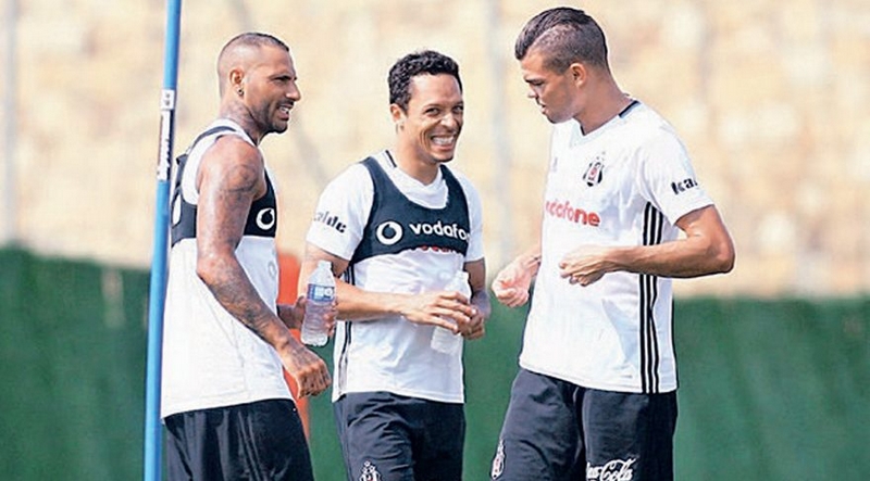Adriano, Brezilya'ya dönmeye hazırlanıyor!