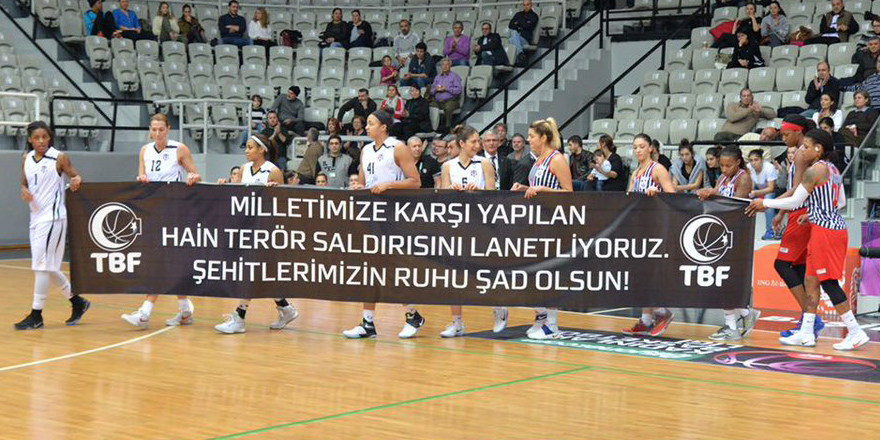 Maça bu pankartla çıktılar