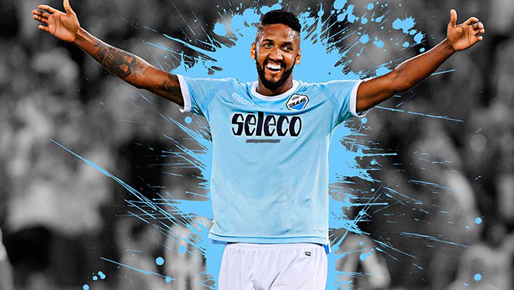 Wallace için masaya oturuluyor