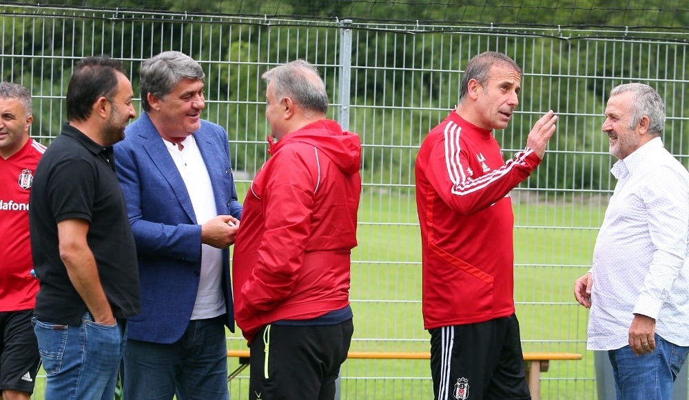 Beşiktaş'ta forvete 3 aday