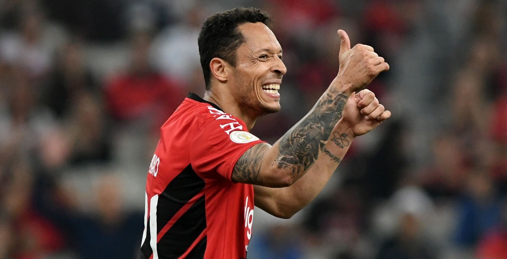 Adriano, ülkesine dönme nedenini açıkladı!