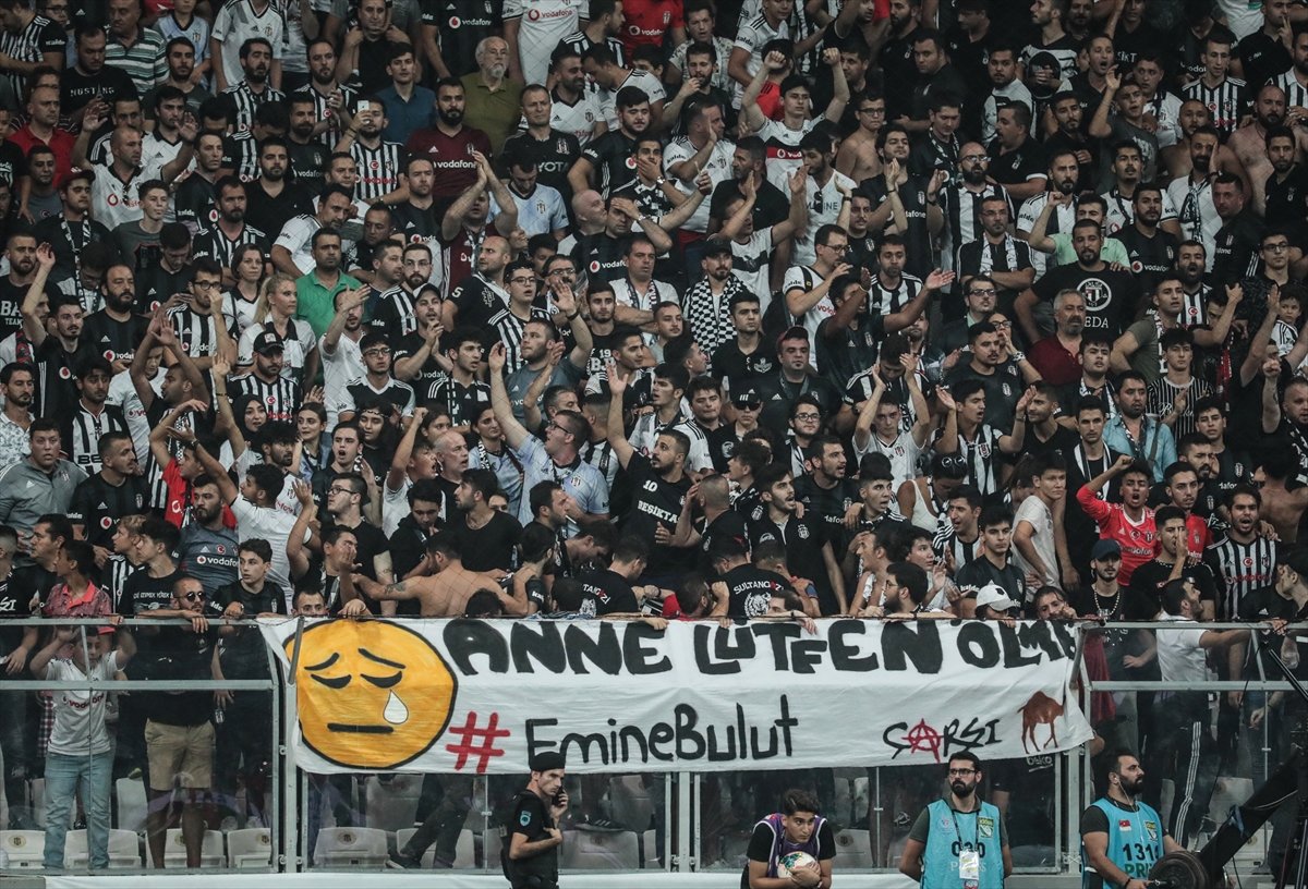Beşiktaş taraftarından Emine Bulut pankartı