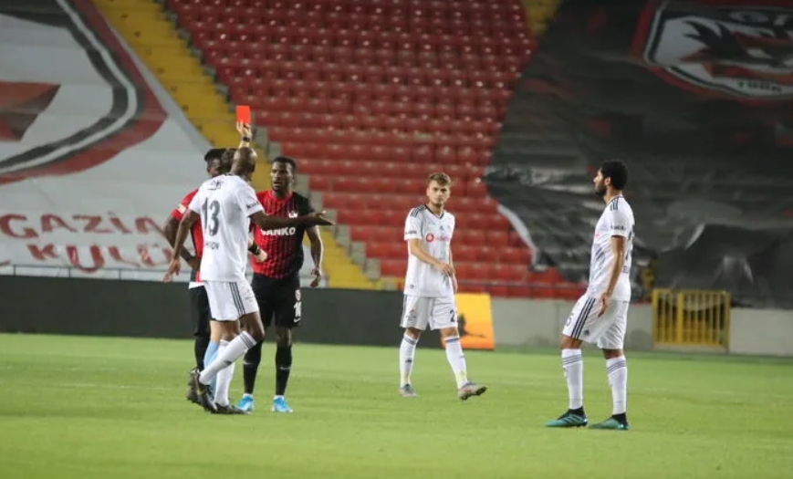 Elneny'e verilen ceza onandı!