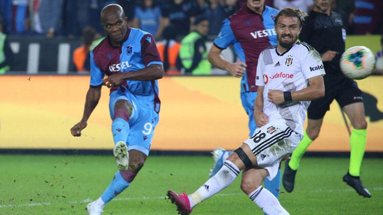 Sosyal medyada Caner Erkin patlaması! Yürüyerek defansa gelmesi tepki çekti