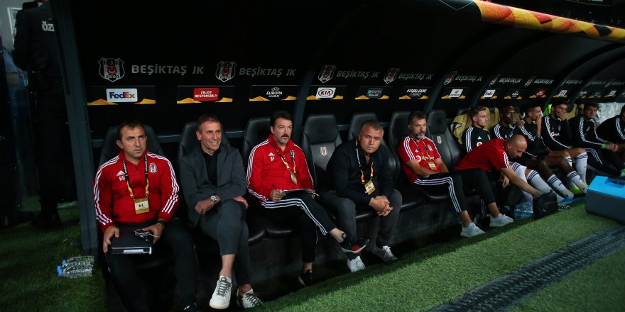 Cem Dizdar: "Eski bir şarkıda söylendiği gibi, zor dostum zor..."
