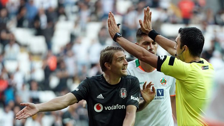 Erman Toroğlu: "Hakem hakem n'oluyor..."