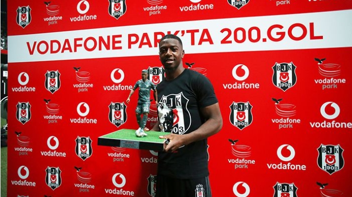 Diaby'ye özel ödül!