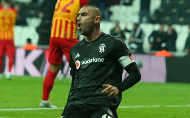 Beşiktaş, Burak Yılmaz'ın sözleşmesini uzattı