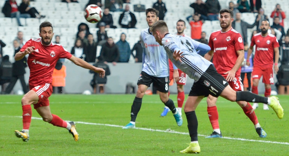 Kartal kupada yüksek uçtu