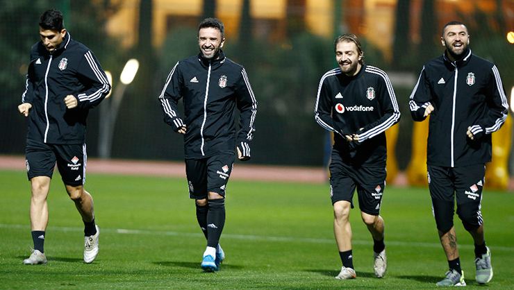 Beşiktaş'ın antrenmanlara başlamasına sert eleştiri: "Diğer takımlar aptal mı? Hayır… Beşiktaş 'cin'!"