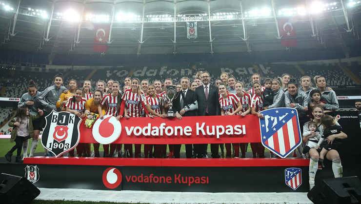 Anlamlı maç. Beşiktaş'ın kadınları, erkeklerine karşı!