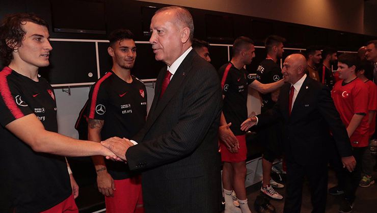 Cumhurbaşkanı Erdoğan Milli Takım futbolcularıyla görüşecek!