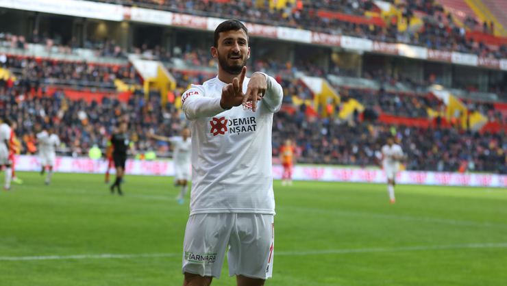 Transferde bu kez de Erdoğan Yeşilyurt savaşı! Beşiktaş ve Trabzonspor’un da gündeminde