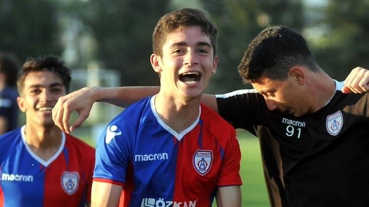 Sergen Yalçın'dan 3 genç oyuncuya yakın takip! Burak İnce, Metehan Güçlü ve Ali Eren İyican