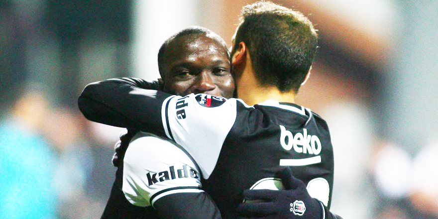 ''Cenk ve Aboubakar kalabalık arasında...''